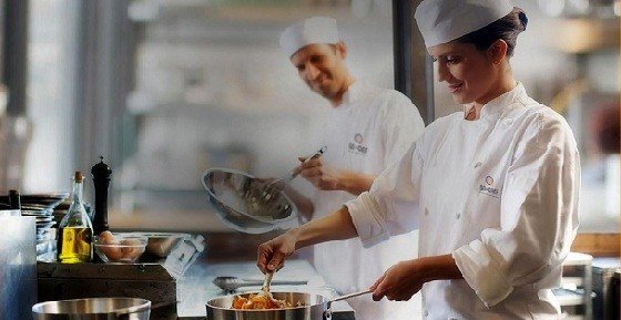 Cozinheira prejudicada por referências negativas deve ser indenizada por ex-empregador